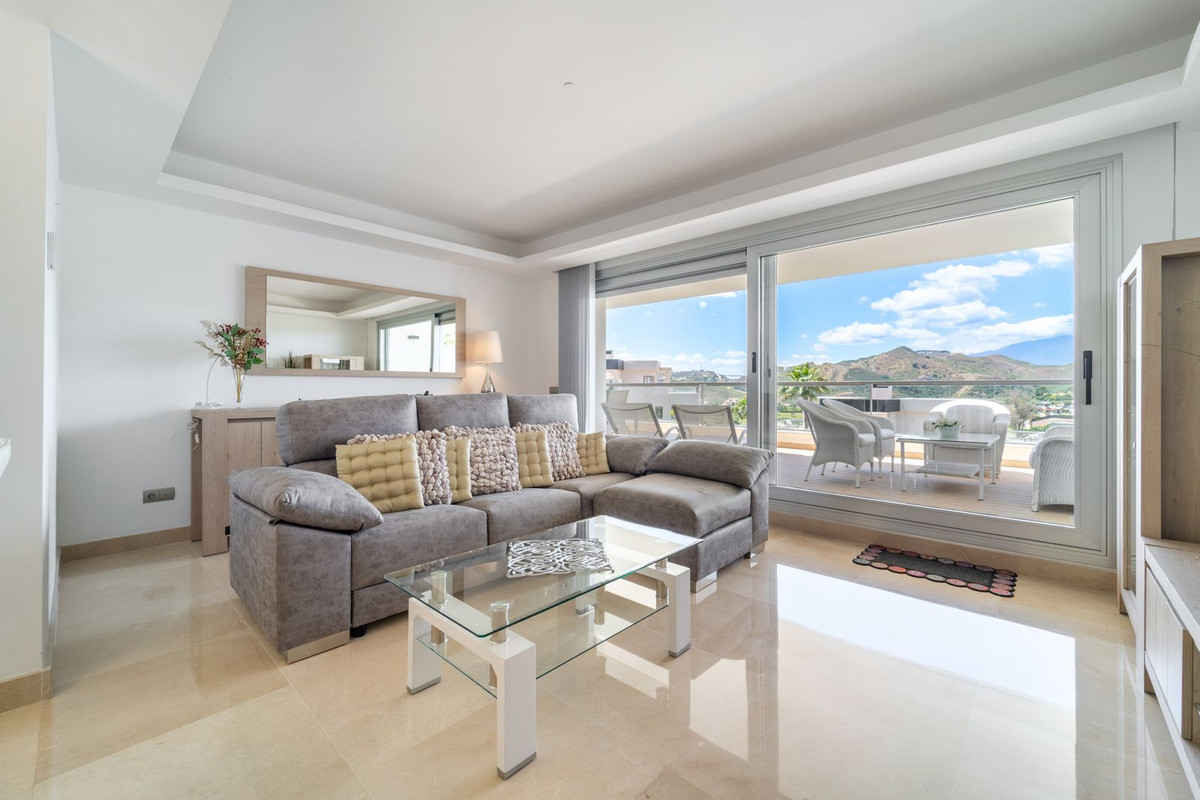 2 Bedroom Apartment in Benahavís - Photo 5
