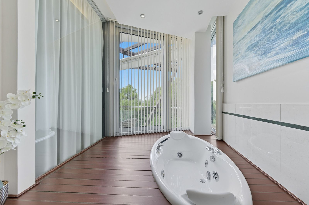 2 Bedroom Villa in Marbella - Photo 19
