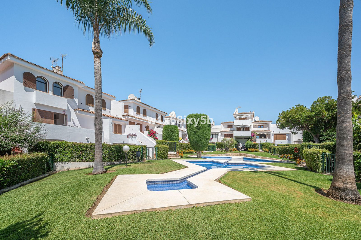 3 Bedroom Townhouse in Estepona - Фото 33