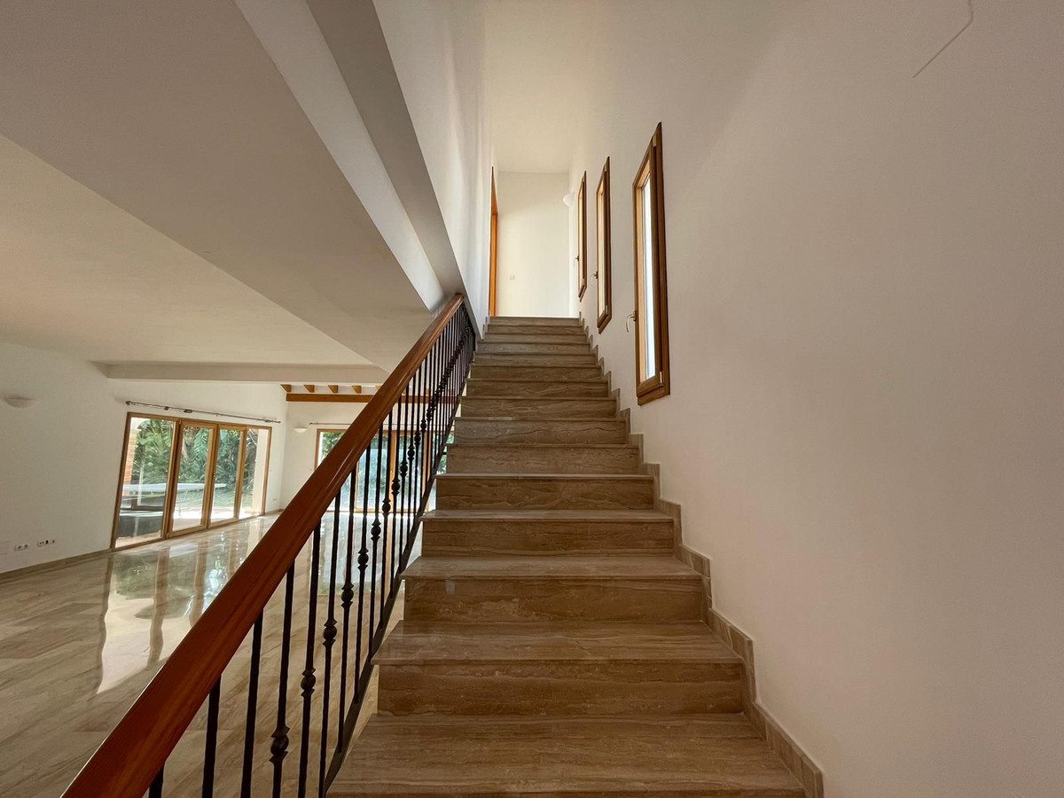 5 Bedroom Villa in Mijas - Photo 38