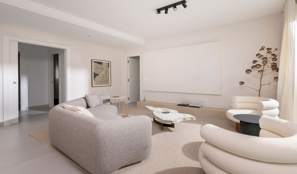 3 Bedroom Apartment in Marbella - Photo 4