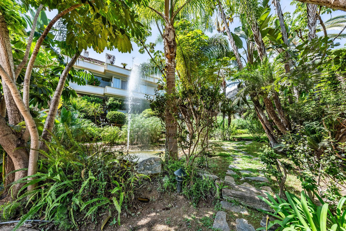 2 Bedroom Apartment in Marbella - Photo 36
