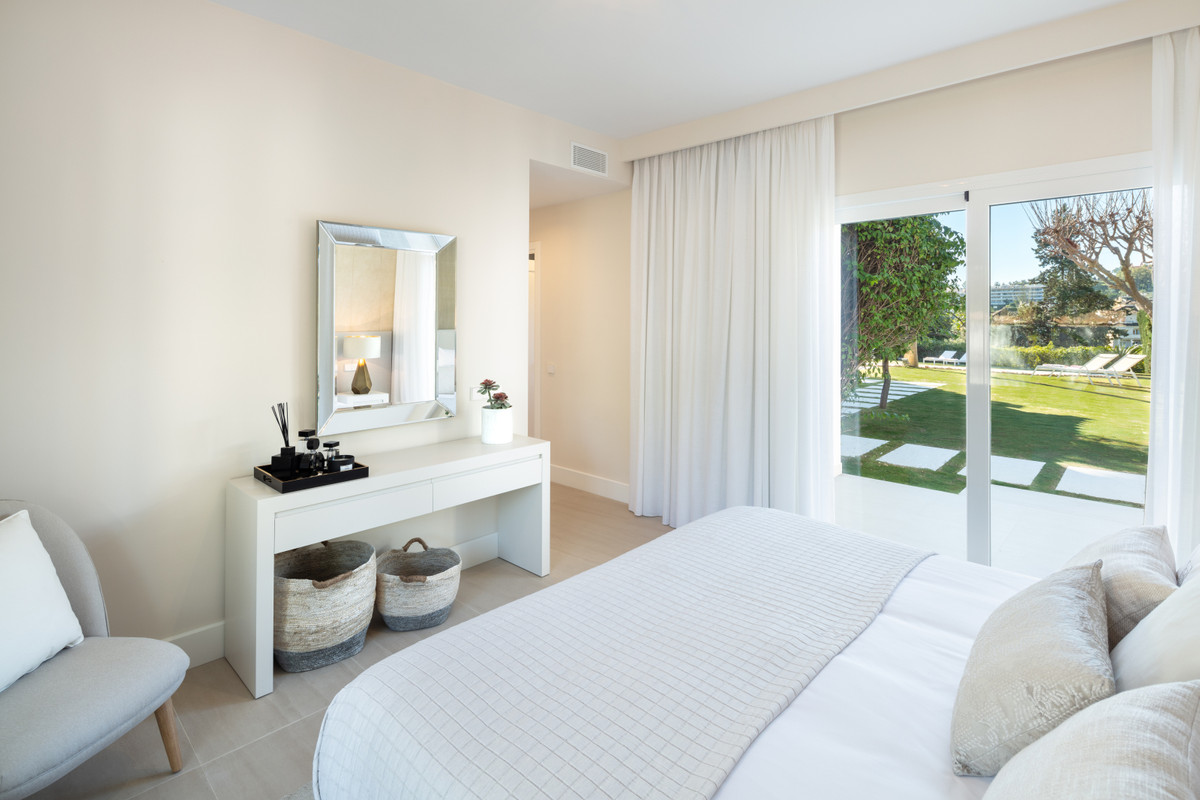 4 Bedroom Villa in Marbella - Photo 17