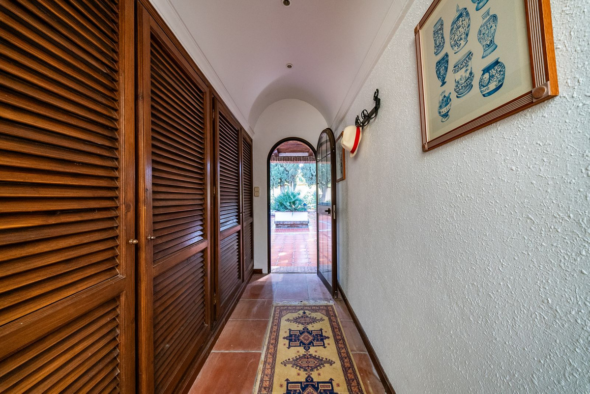 5 Bedroom Villa in Alhaurín de la Torre - Photo 35