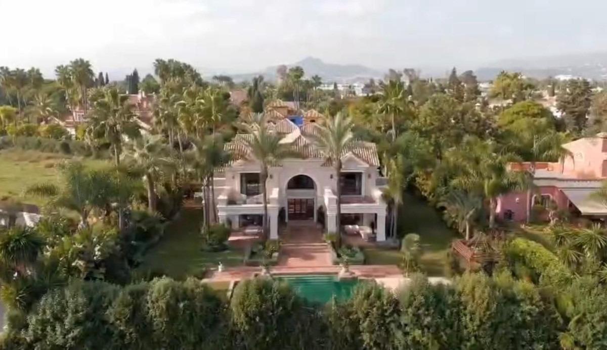 8 Bedroom Villa in San Pedro de Alcántara - Photo 5