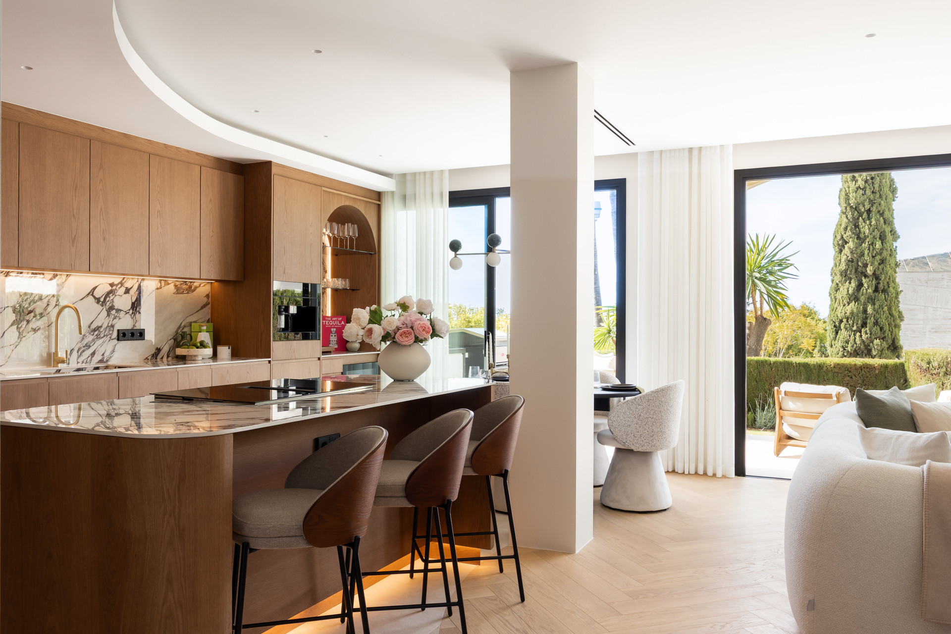 4 Bedroom Townhouse in Benahavís - Photo 8
