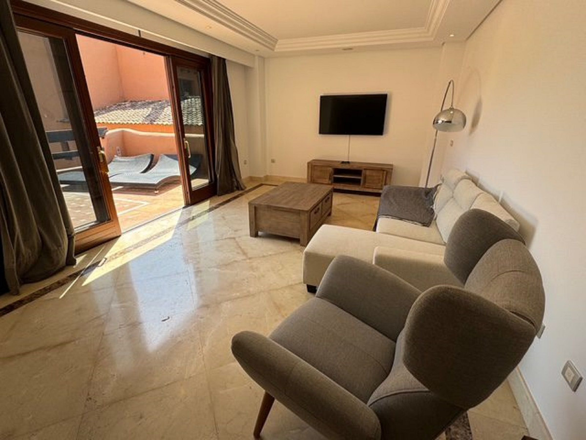 2 Bedroom Apartment in Estepona - Photo 12