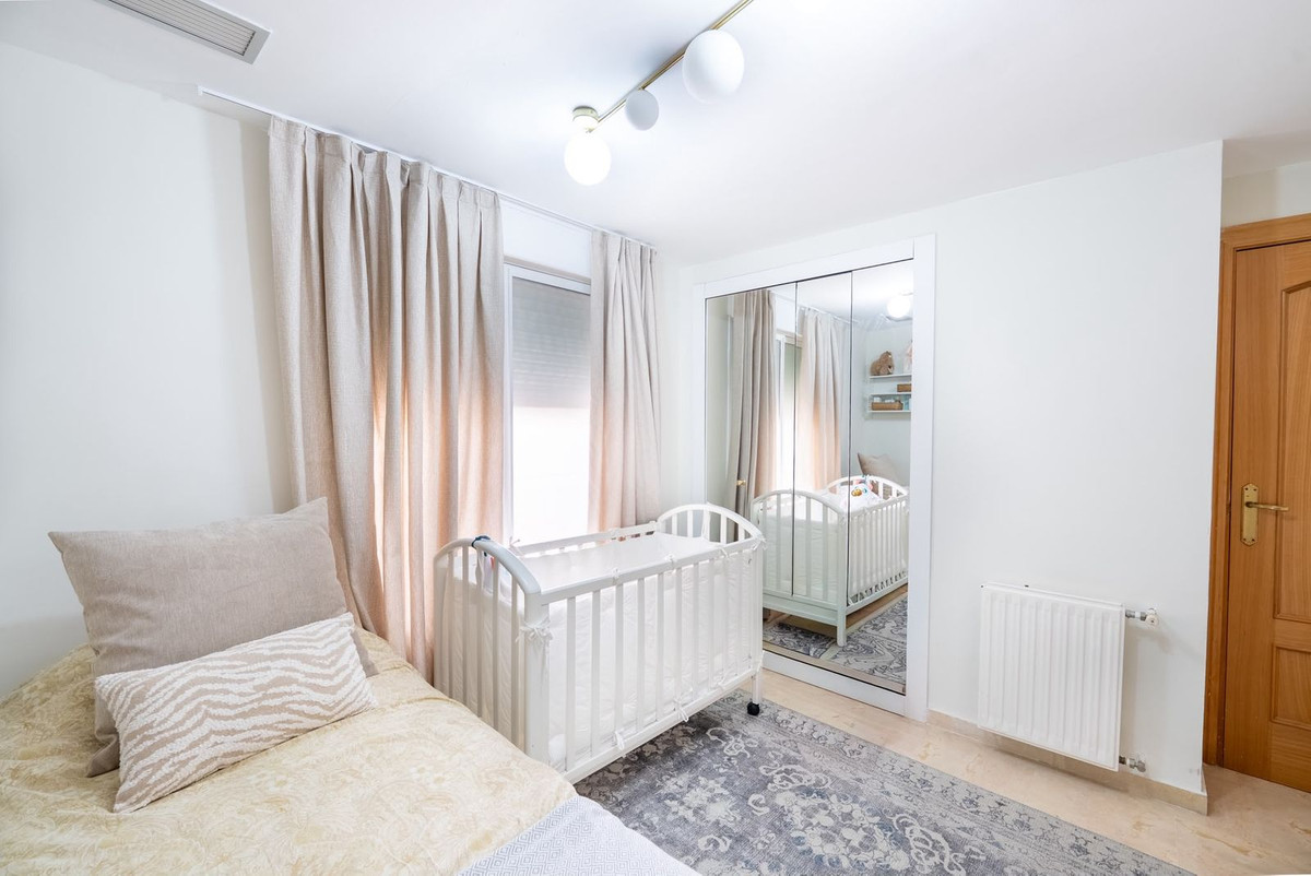 2 Bedroom Apartment in San Pedro de Alcántara - Photo 10