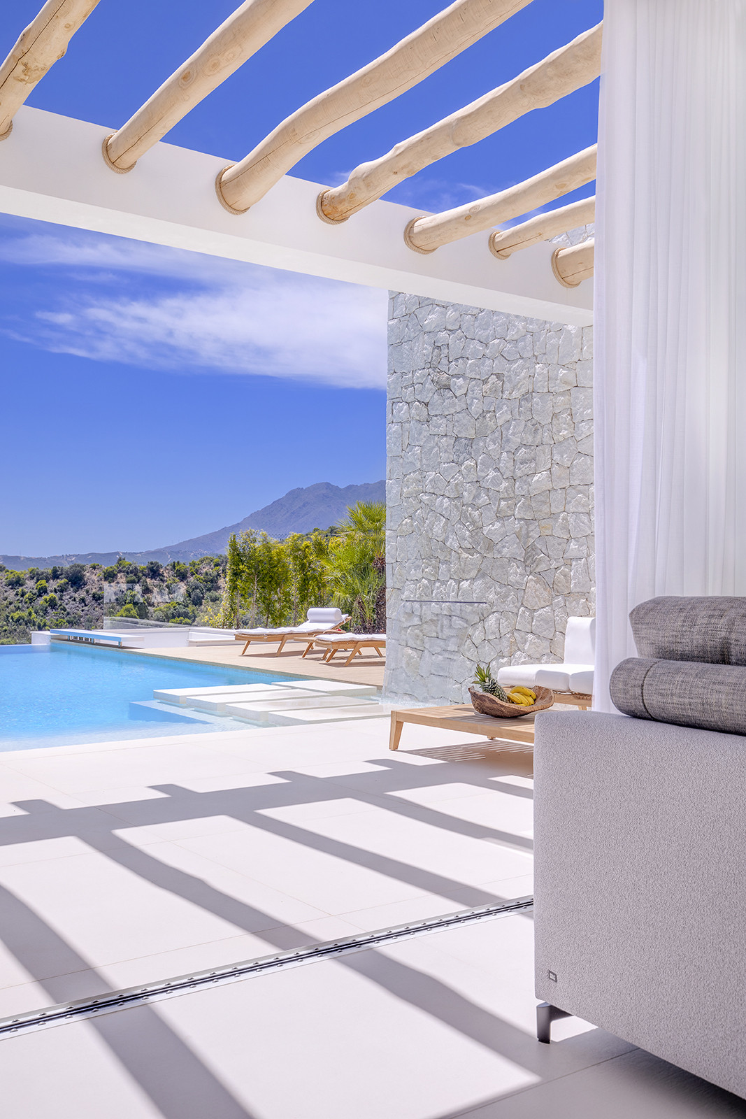 5 Bedroom Villa in Estepona - Photo 9