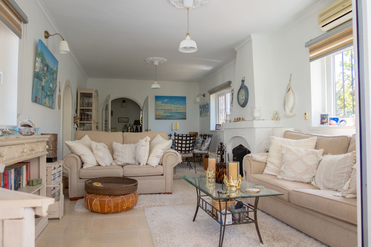 3 Bedroom Villa in Estepona - Photo 9