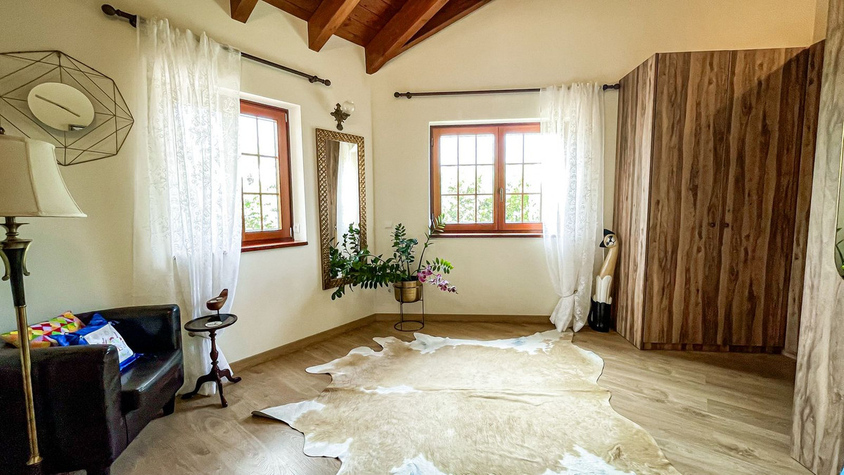 6 Bedroom Villa in Marbella - Photo 22