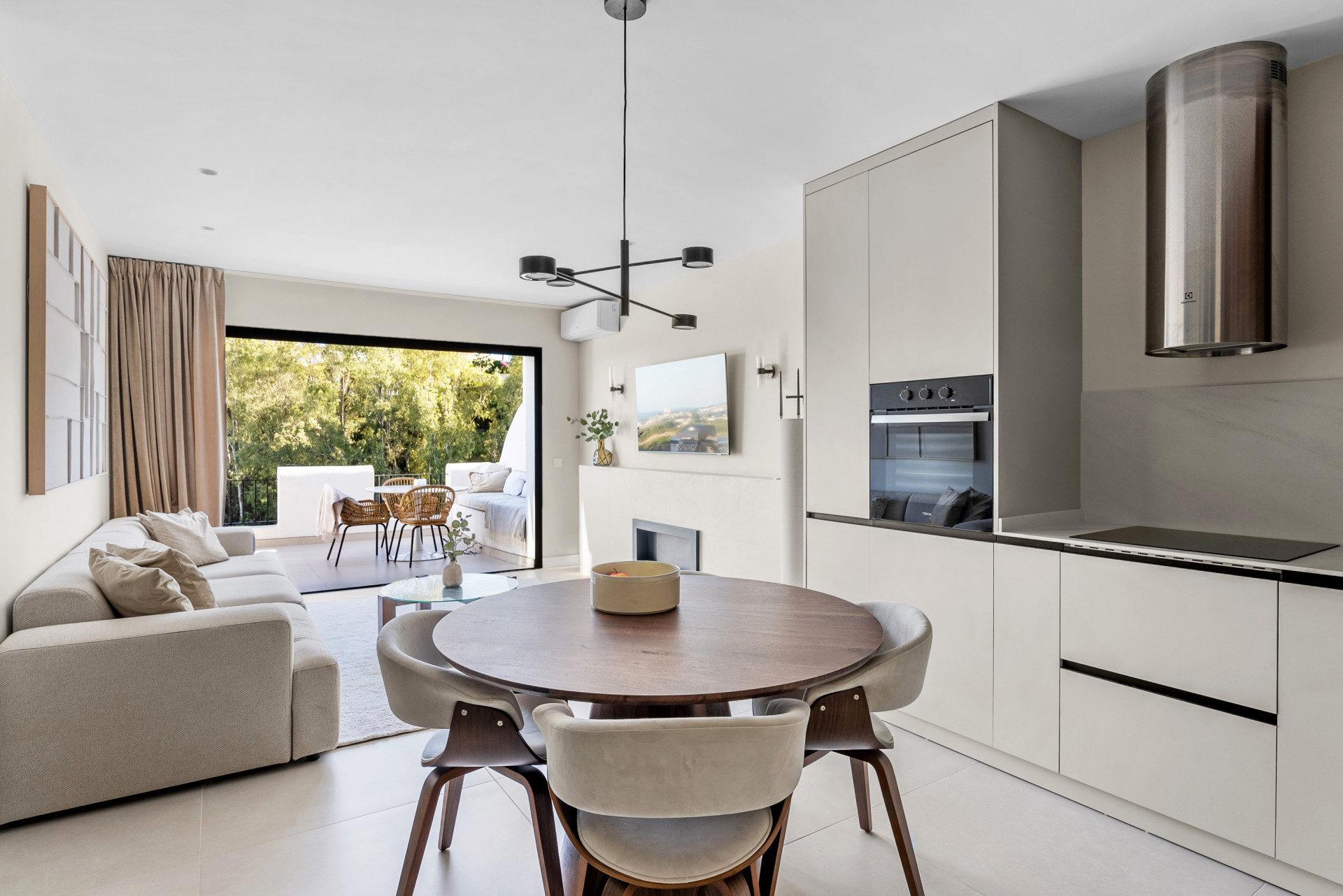 3 Bedroom Apartment in Benahavís - Photo 6