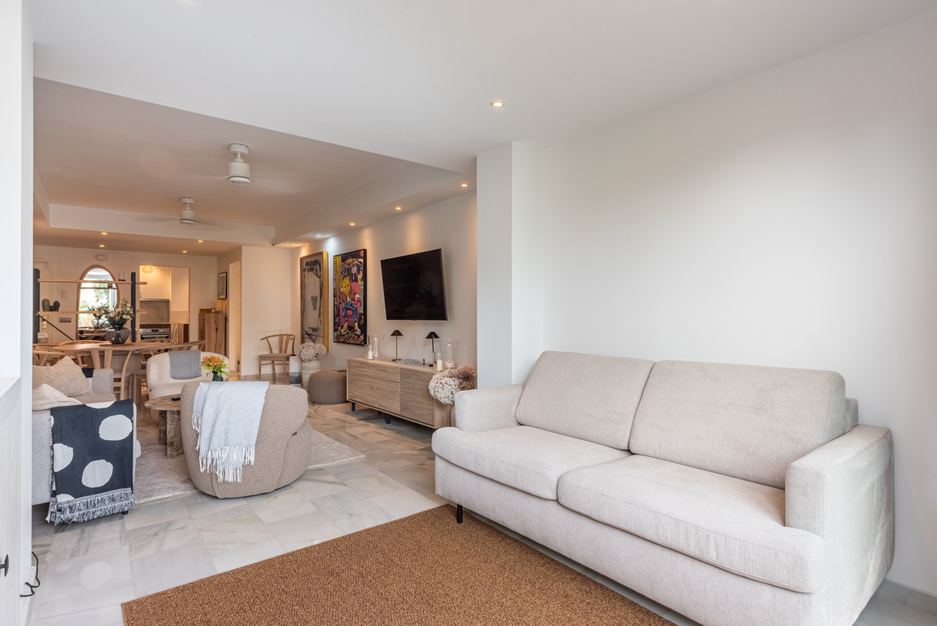 2 Bedroom Apartment in Estepona - Photo 15