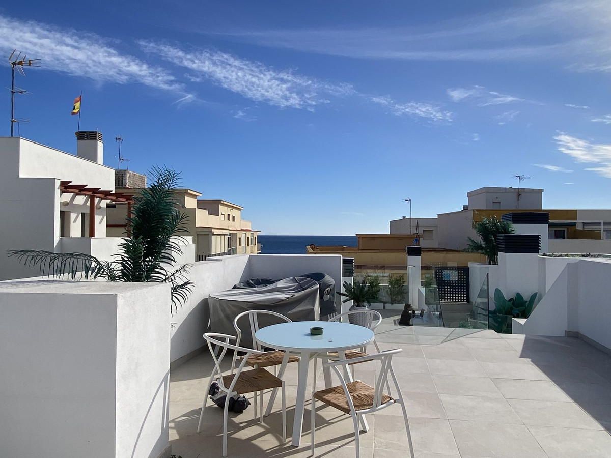 2 Bedroom Apartment in Estepona - Photo 25