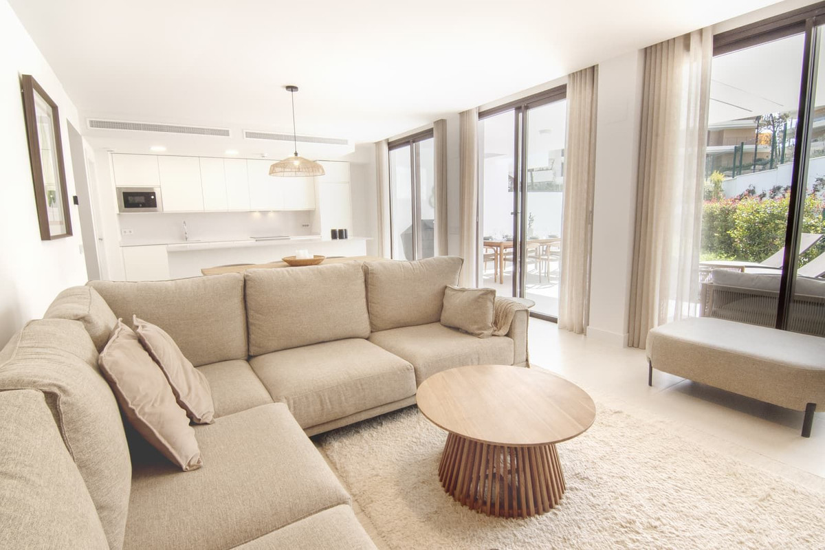 4 Bedroom Apartment in Benalmádena - Photo 6