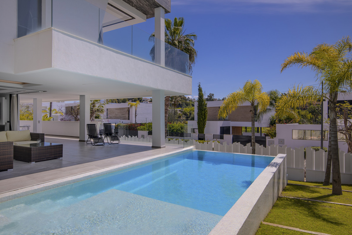4 Bedroom Villa in Estepona - Photo 27