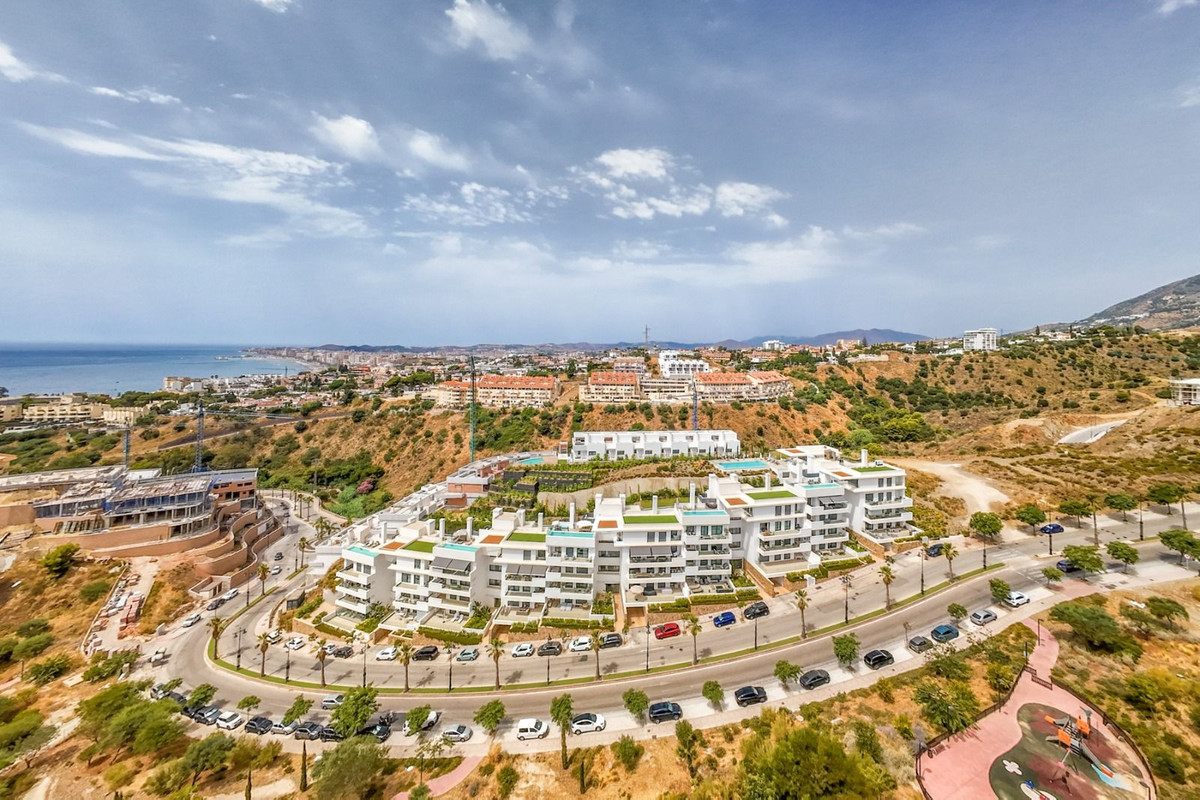2 Bedroom Apartment in Fuengirola - Photo 33