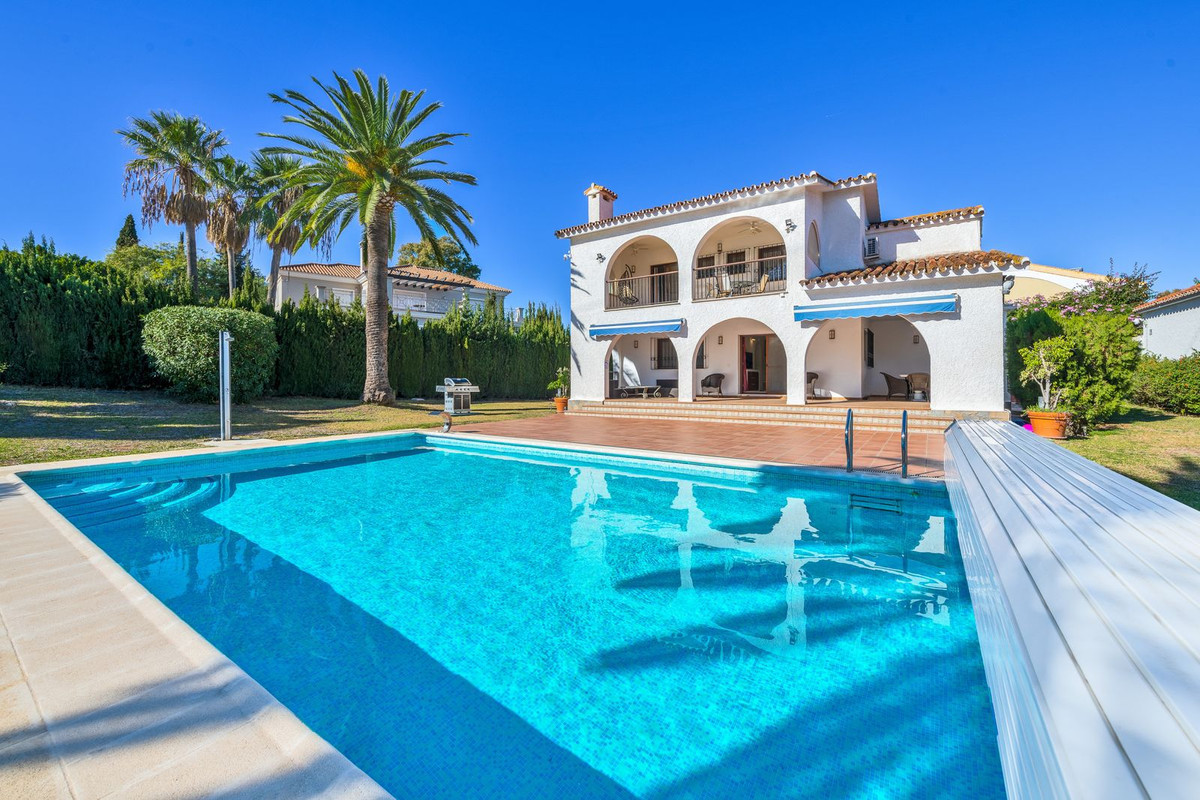 5 Bedroom Villa in Estepona - Foto 2