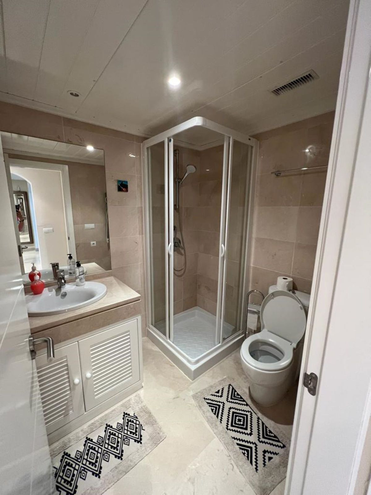 3 Bedroom Apartment in Benahavís - Photo 29