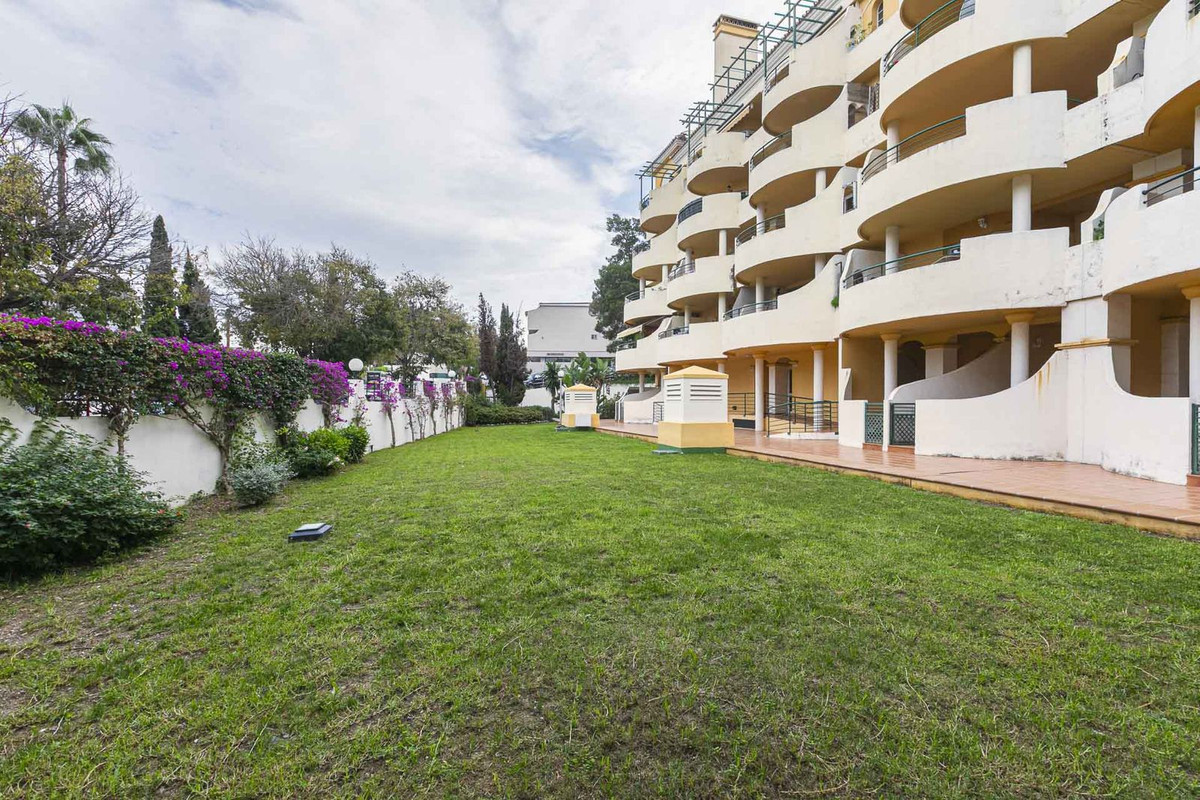 2 Bedroom Apartment in Marbella - Photo 49