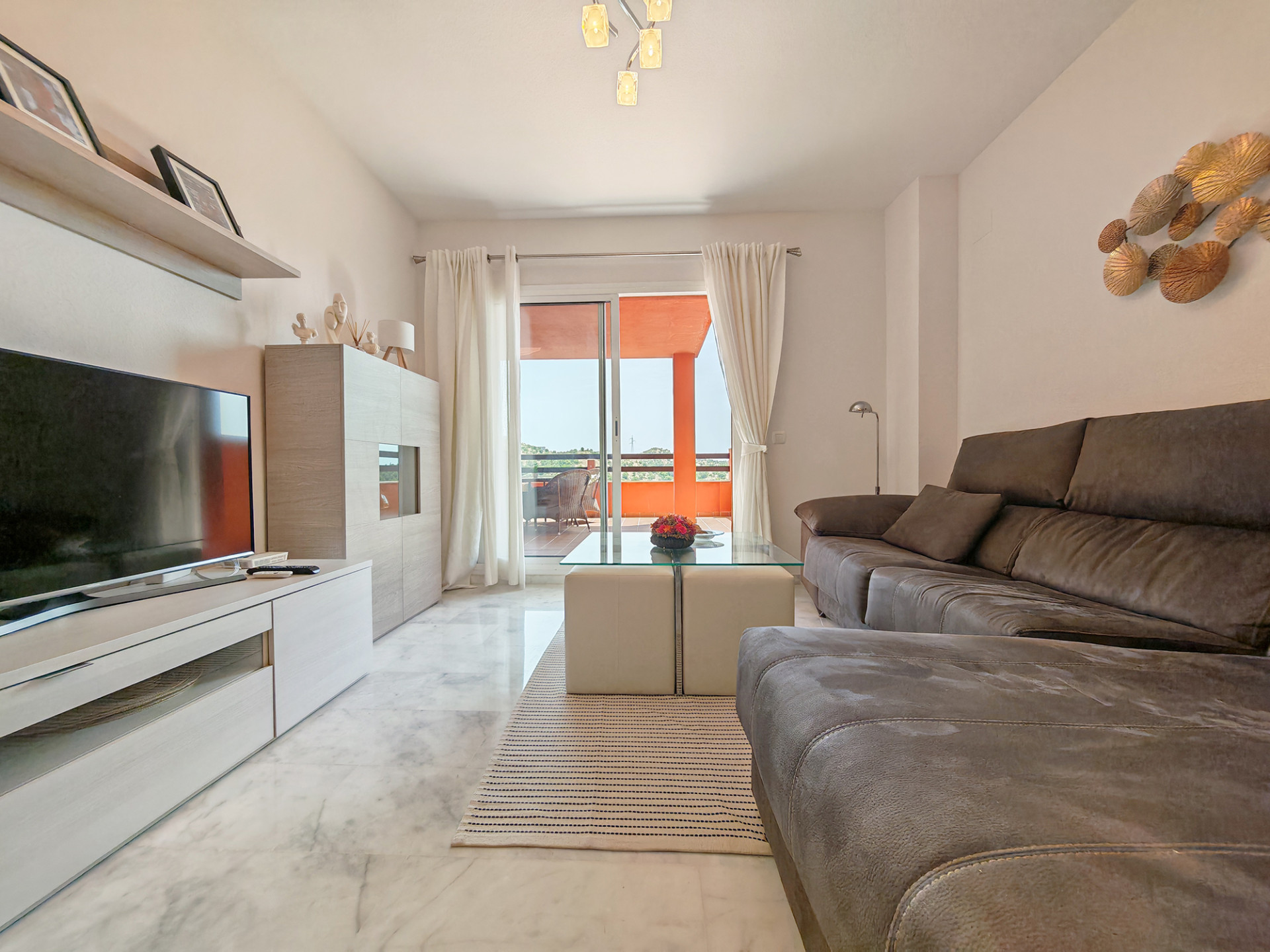 2 Bedroom Apartment in Marbella - Photo 2