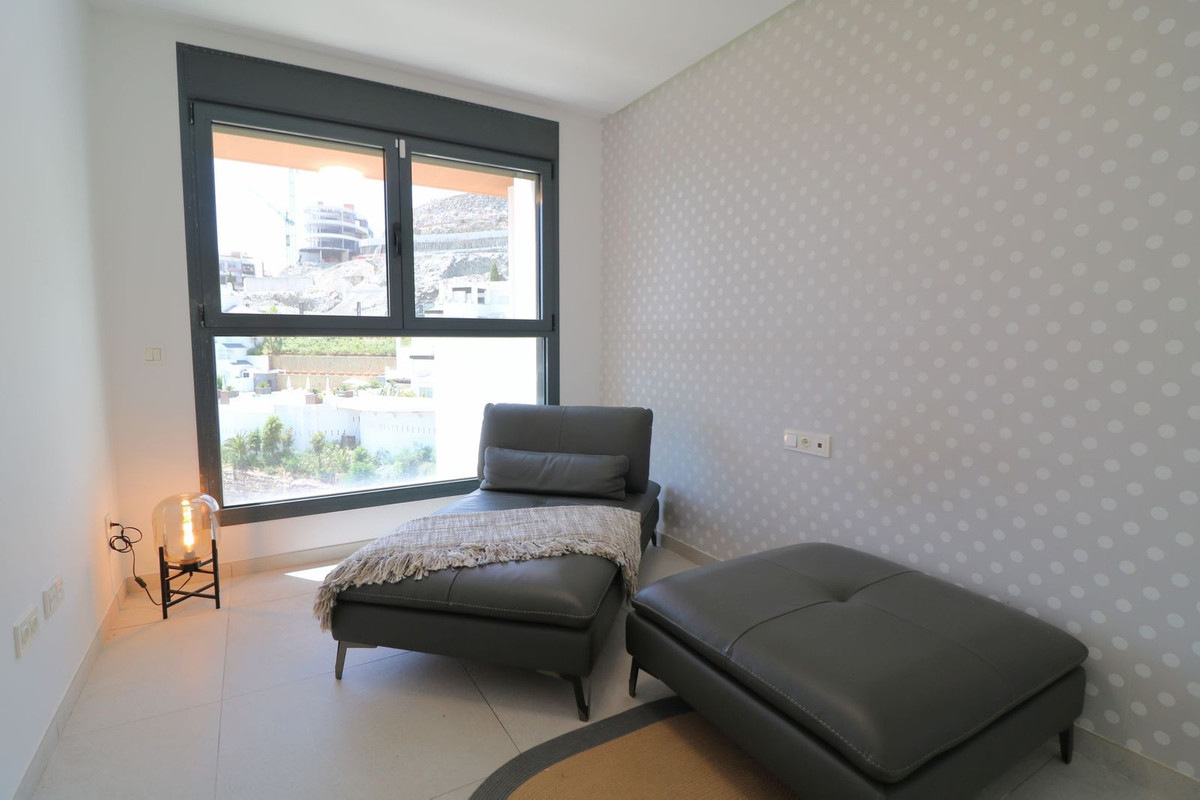 3 Bedroom Penthouse in Benahavís - Photo 10