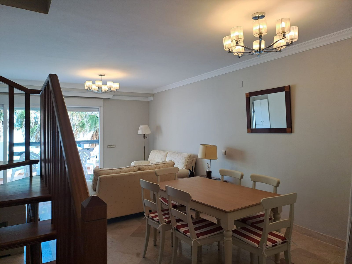 2 Bedroom Apartment in Estepona - Photo 7