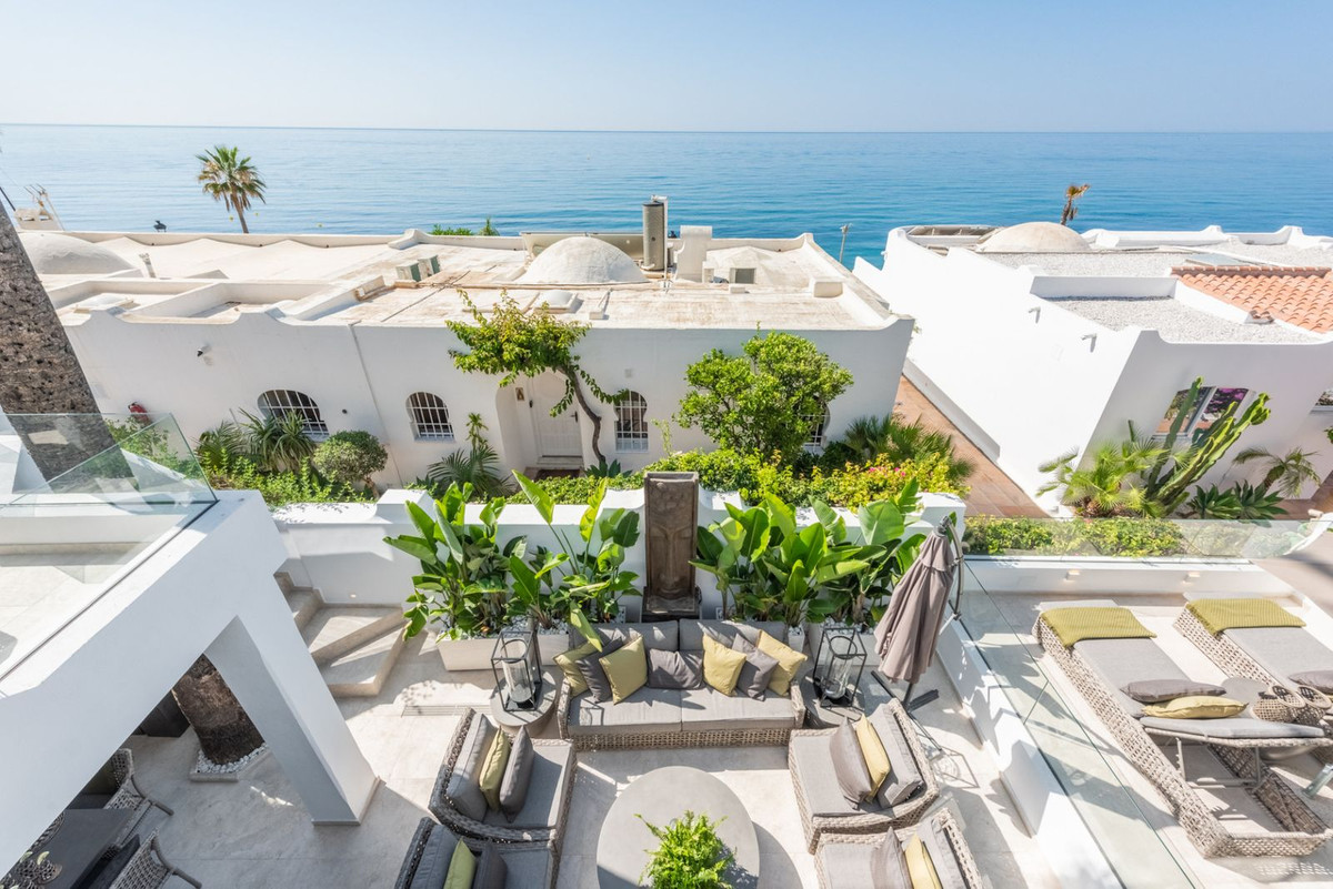 3 Bedroom Townhouse in Marbella - Photo 4