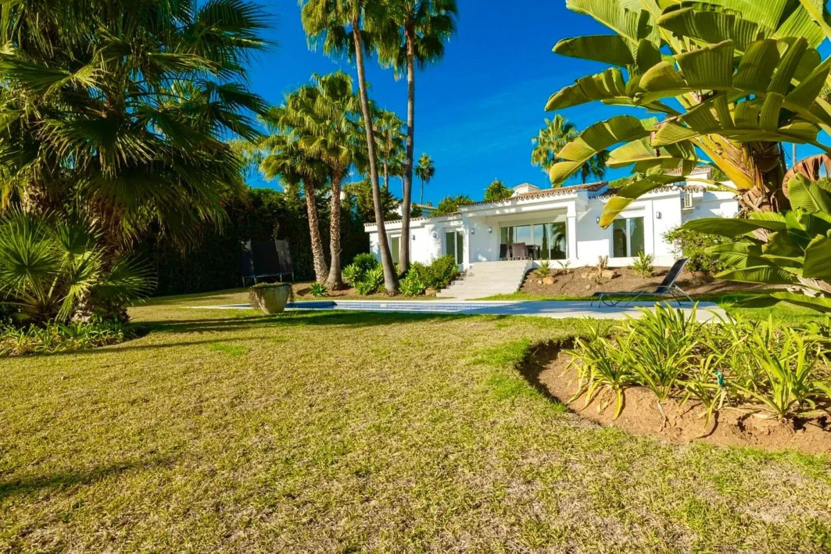 4 Bedroom Villa in Estepona - Photo 19