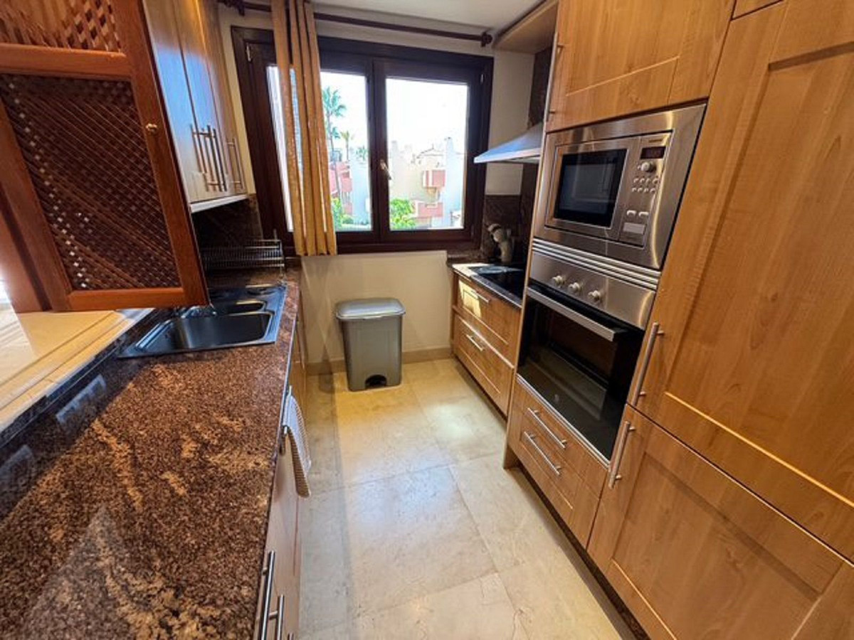 2 Bedroom Apartment in Estepona - Photo 19