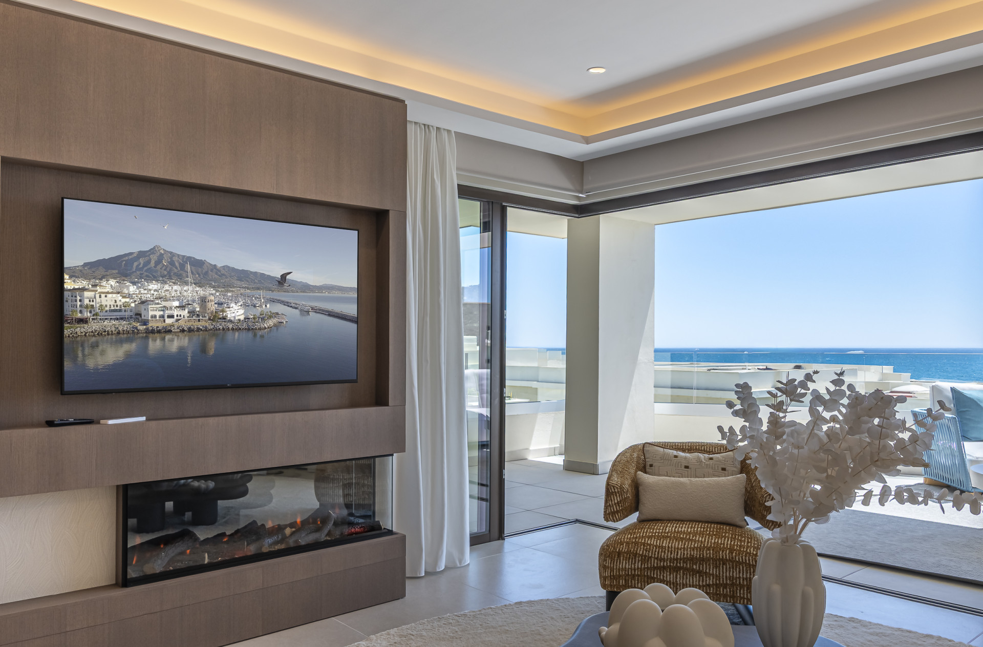2 Bedroom Apartment in Estepona - Photo 10