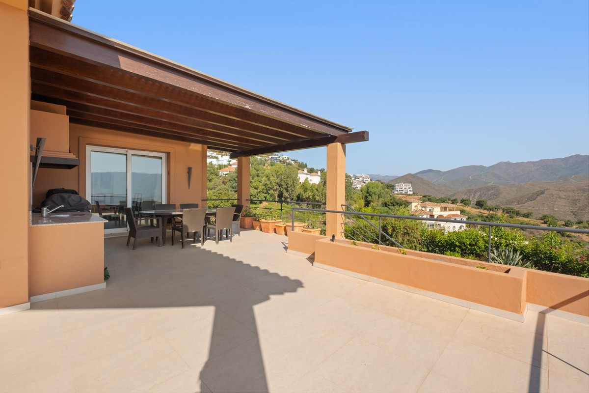 5 Bedroom Villa in Marbella - Photo 47