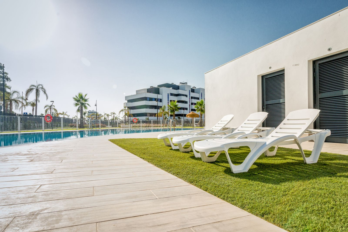 2 Bedroom Penthouse in Torremolinos - Photo 40