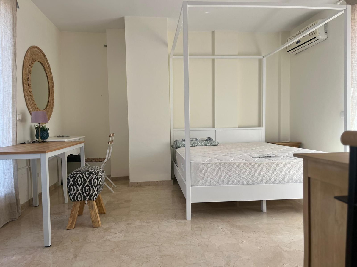 5 Bedroom Townhouse in Estepona - Photo 15