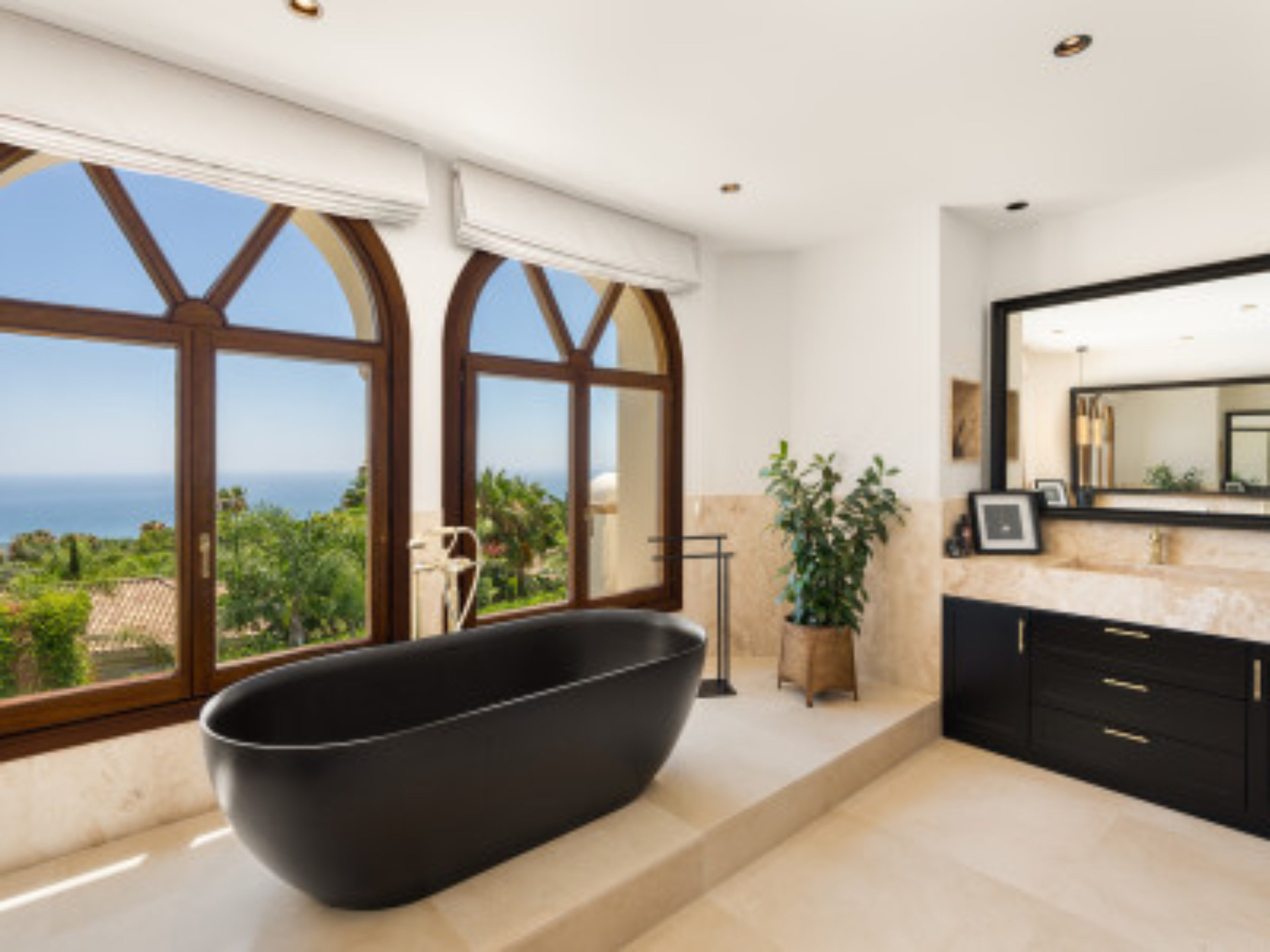 6 Bedroom Villa in Marbella - Photo 7