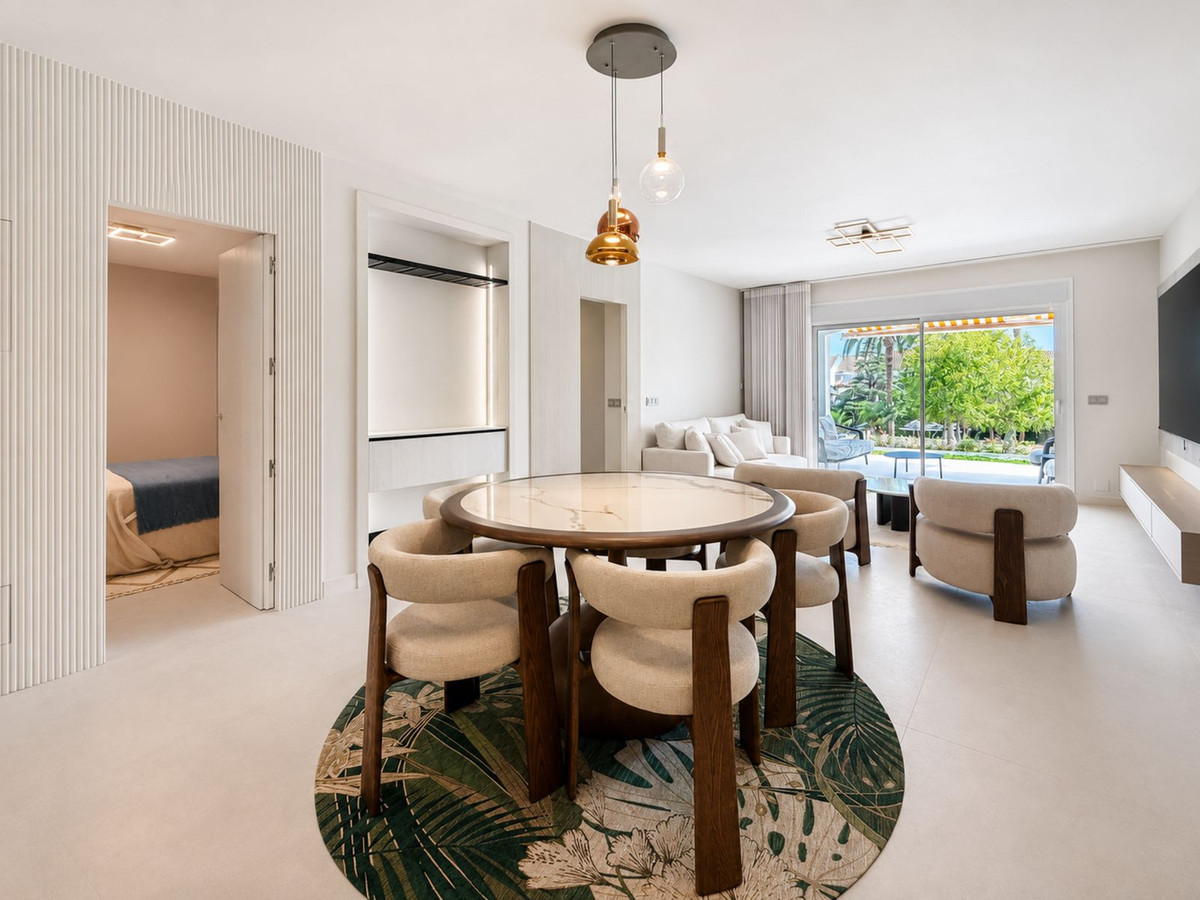 3 Bedroom Apartment in Marbella - Photo 2