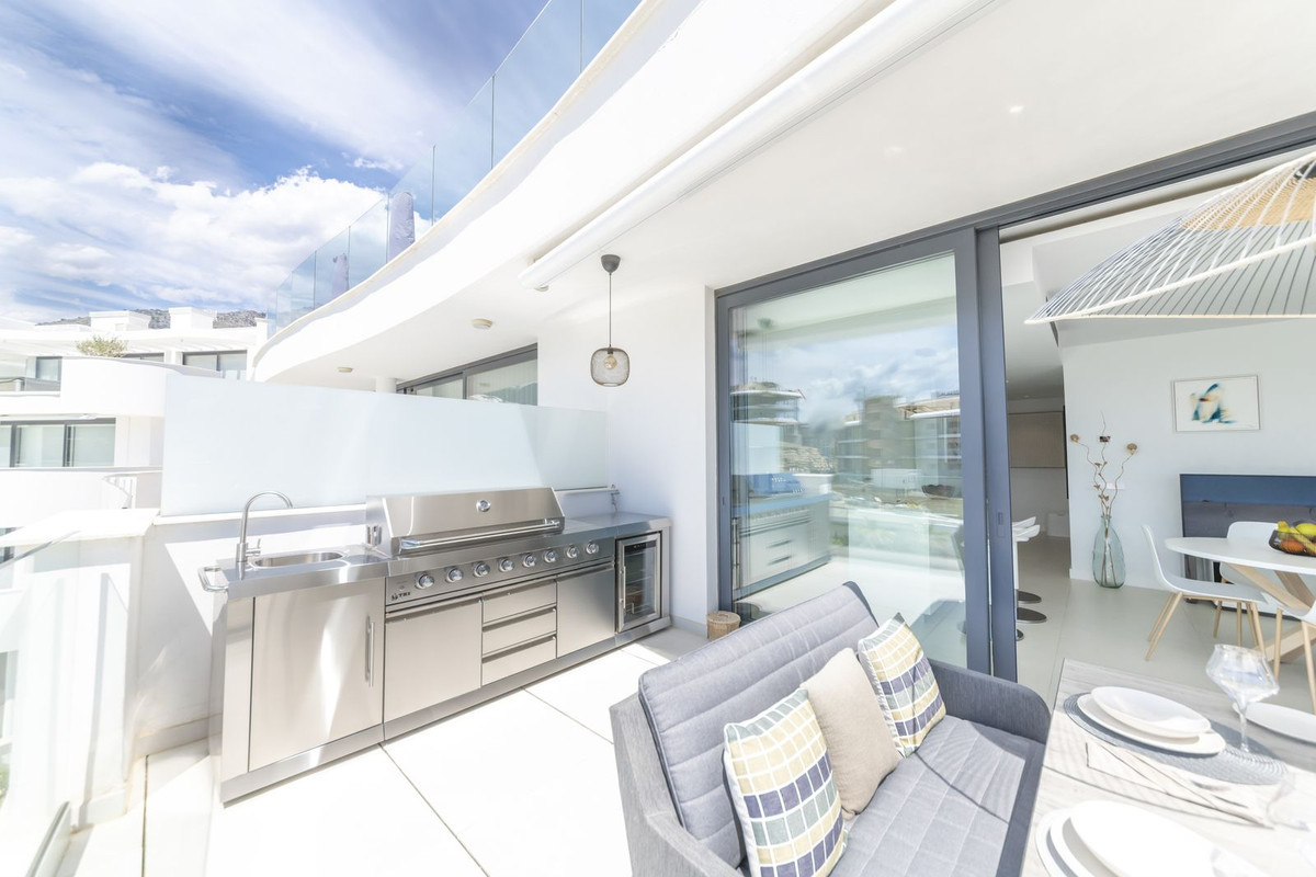 2 Bedroom Apartment in Benalmádena - Photo 4