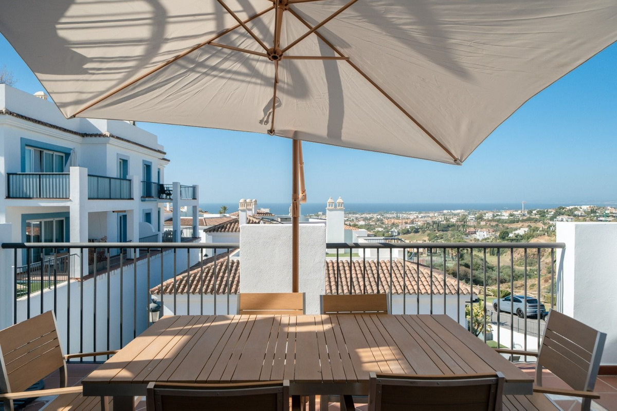 2 Bedroom Penthouse in Benahavís - Photo 26