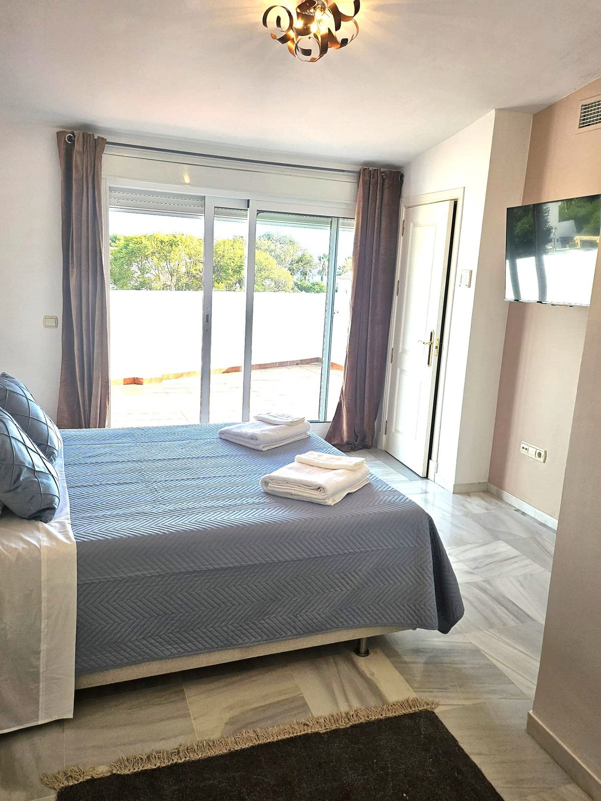 3 Bedroom Townhouse in Estepona - Photo 8