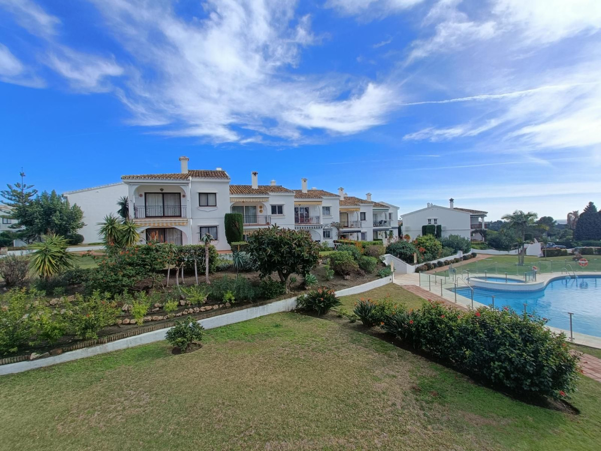 2 Bedroom Apartment in Estepona - Photo 22