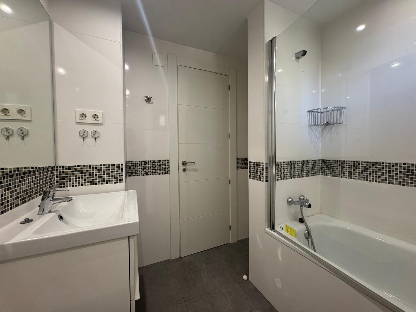 2 Bedroom Apartment in Estepona - Photo 12