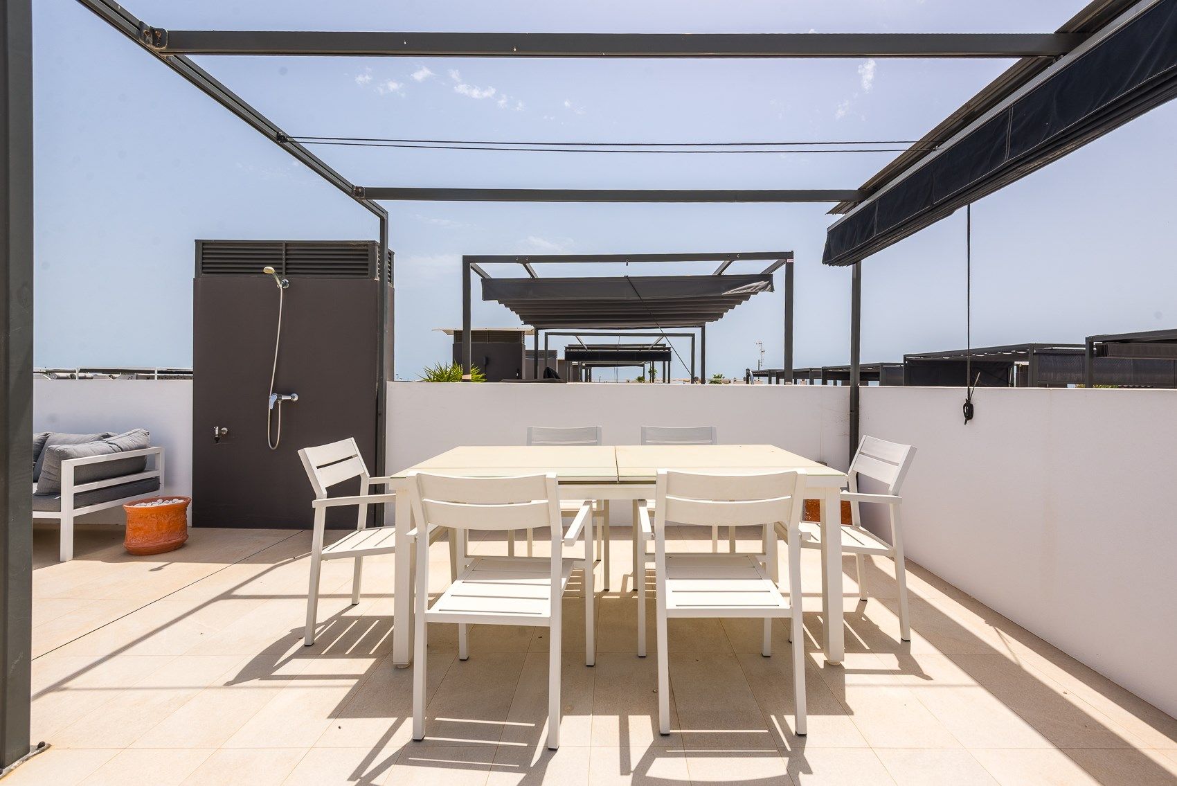 Piso de 2 dormitorios con piscina en Alicante – Foto 28