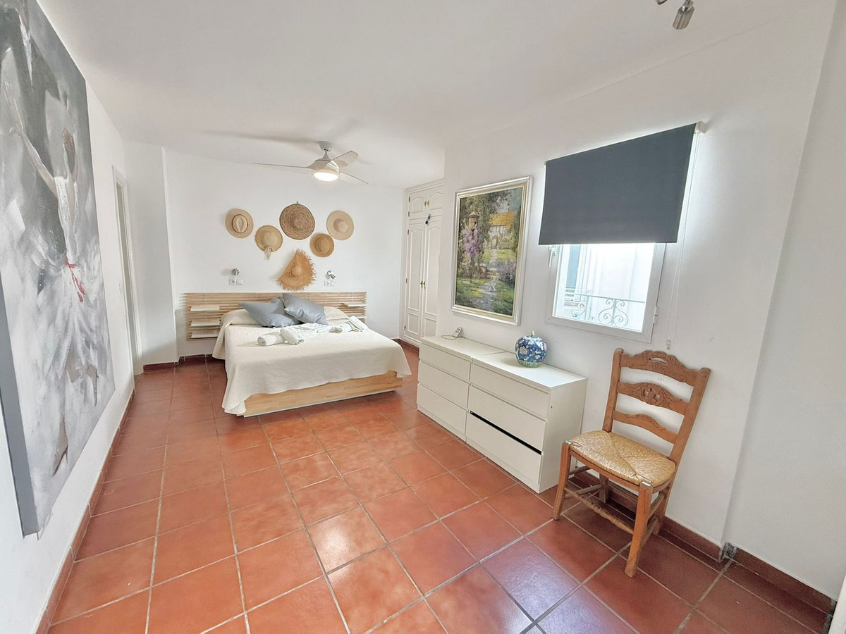 3 Bedroom Penthouse in Fuengirola - Photo 10
