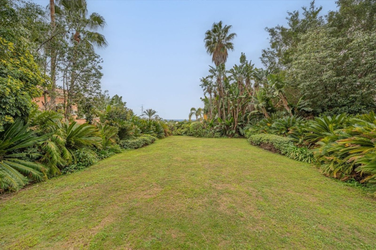 5 Bedroom Villa in Marbella - Photo 24