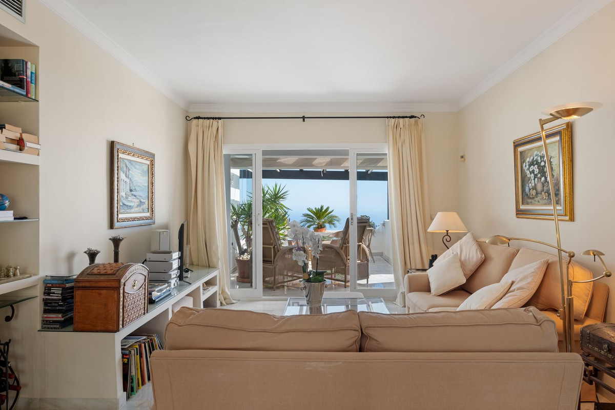 2 Bedroom Apartment in Marbella - Photo 3