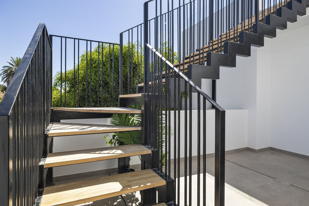 5 Bedroom Villa in Marbella - Photo 43