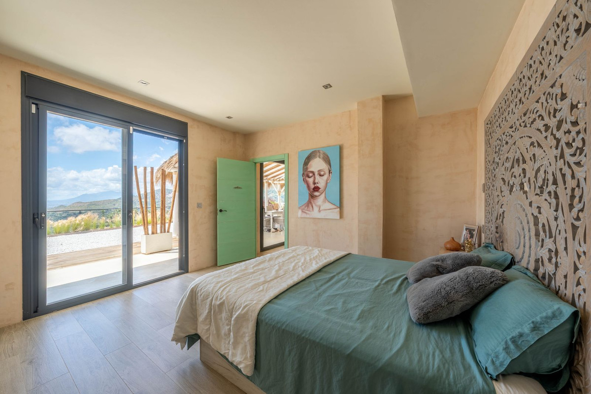 2 Bedroom Villa in Marbella - Photo 42