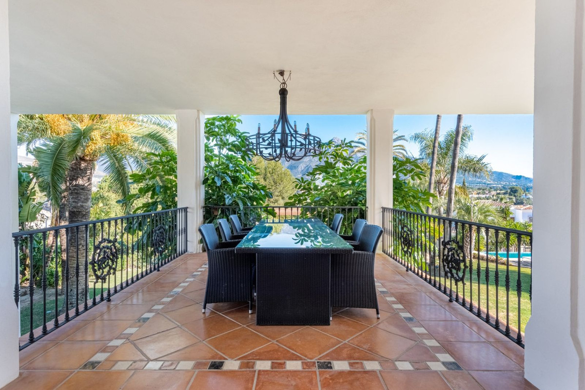 7 Bedroom Villa in Marbella - Photo 8