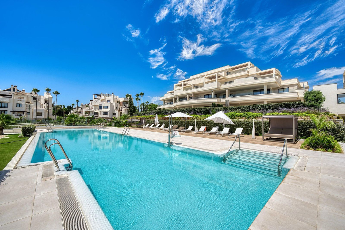 3 Bedroom Apartment in Estepona - Photo 6