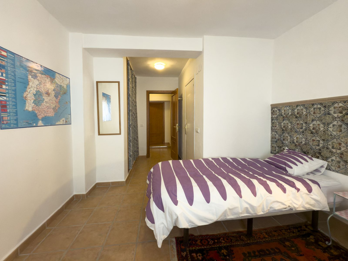 6 Bedroom Townhouse in Tolox - Photo 29